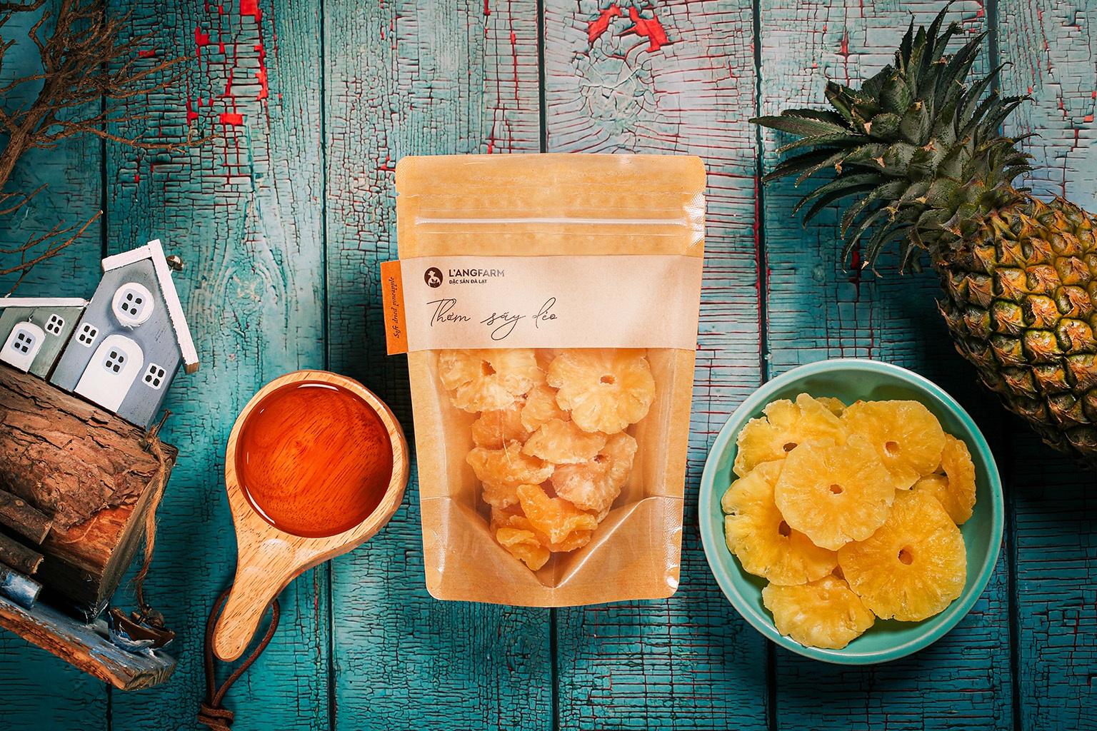 Dịch Vụ Vận Chuyển Dứa (Thơm) Sấy Dẻo – Giữ Trọn Vị Chua Ngọt, Màu Vàng Tươi Thơm Sấy Dẻo Đặc Sản: Ngọt Tự Nhiên, Dẻo Dai | Langfarm - Đặc Sản Đà Lạt